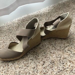 Adrienne Vittadini Wedges NWOT!